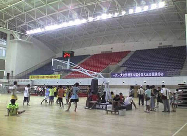 襄樊室内篮球馆体育看台螺栓球网架